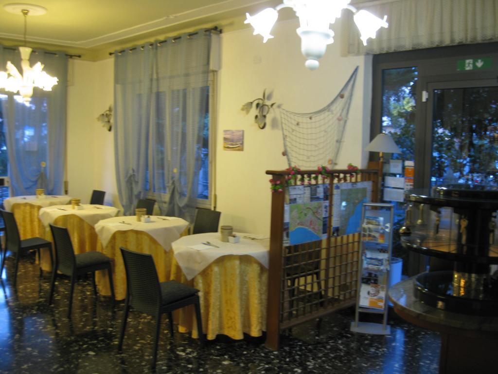 Hotel Acqua Marina Albissola Marina Exterior foto
